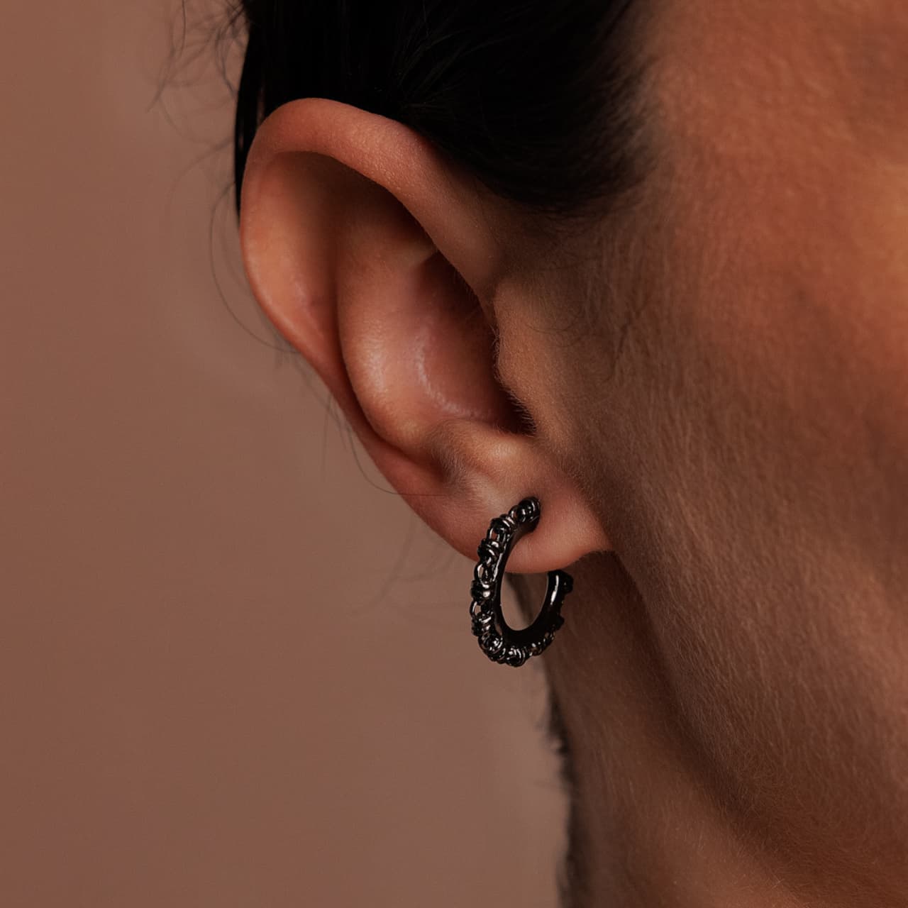 Links 3mm Hoop Earrings in Black