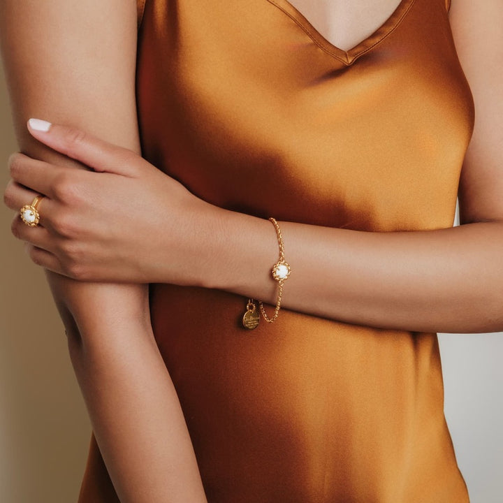 Gemma Bracelet in Gold with White Agate