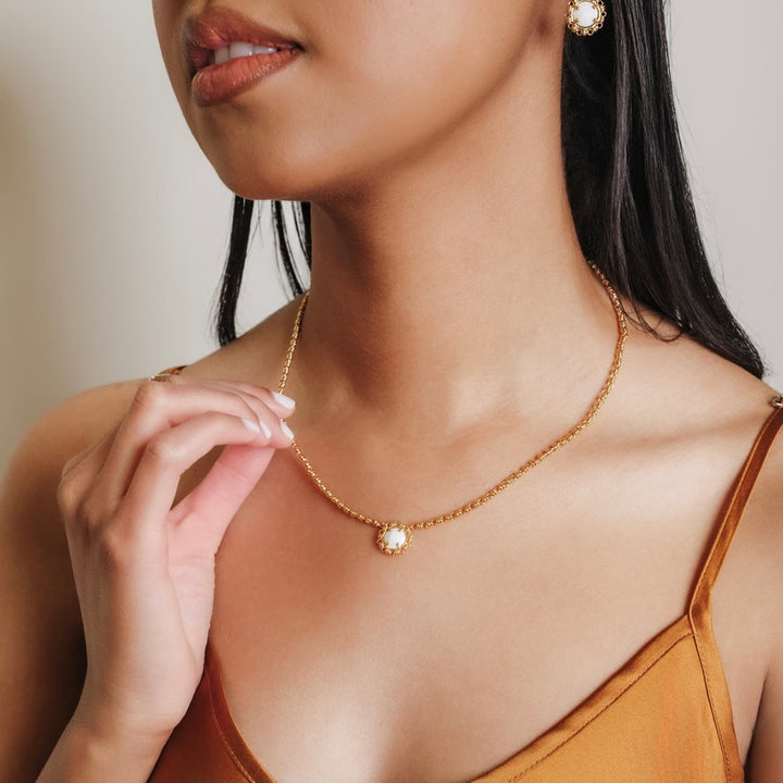 Gemma Necklace in Gold with White Agate