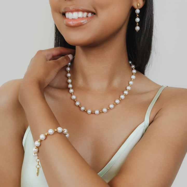 Bella Necklace with Pearls in Gold