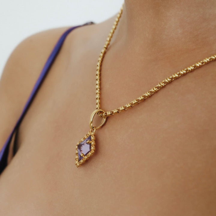 Quadra Pendant in Gold with Amethyst