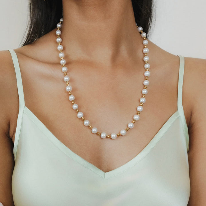 Bella Necklace with Pearls in Gold