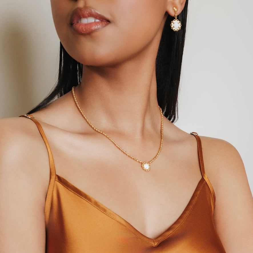 Gemma Necklace in Gold with White Agate
