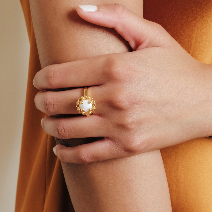Gemma Ring in Gold with White Agate