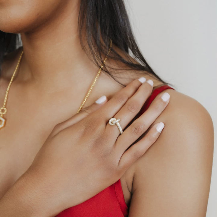 Knot Ring in 18k Yellow Gold with Diamonds