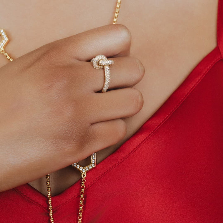 Knot Ring in 18k Yellow Gold with Diamonds