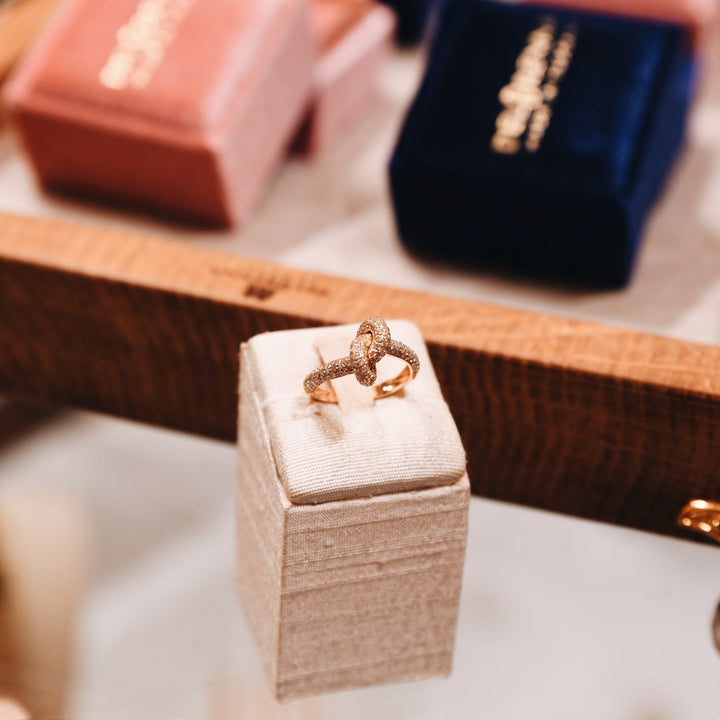 Knot Ring in 18k Yellow Gold with Diamonds