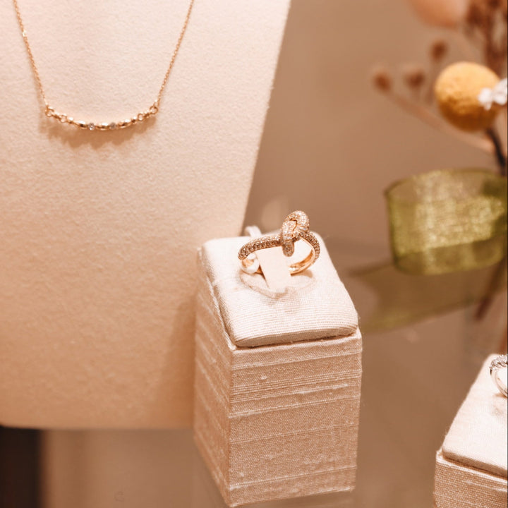 Knot Ring in 18k Yellow Gold with Diamonds