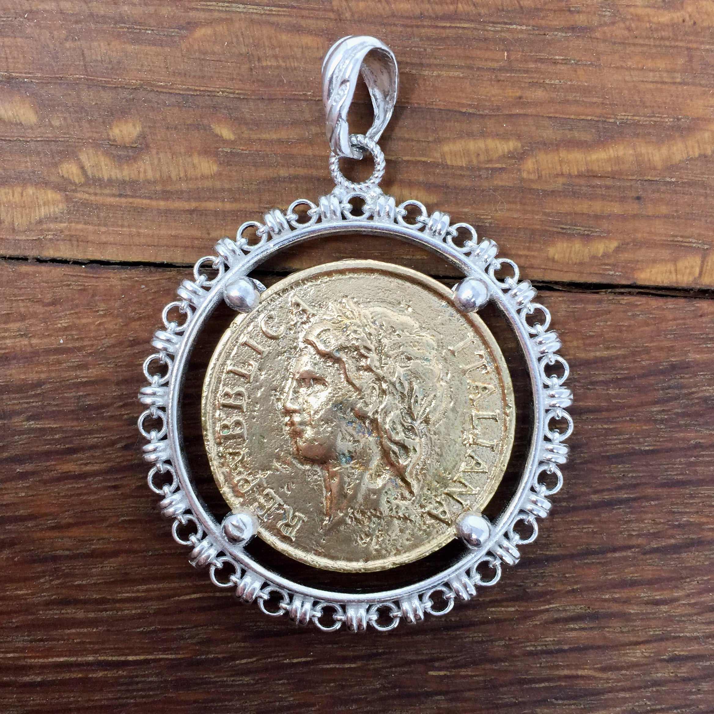 Large Filary Pendant in Silver with Italia Coin in Gold