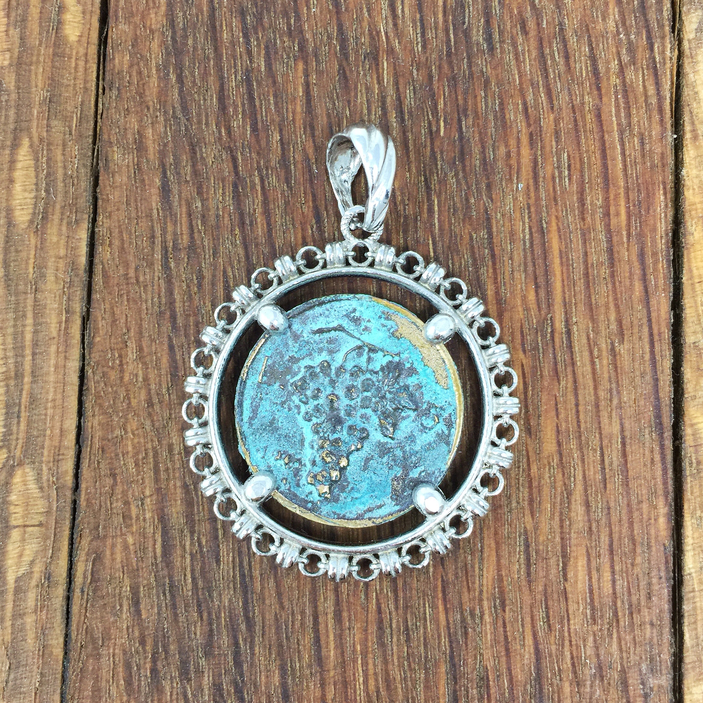 Filary Pendant in Silver with Grapes Coin in Green Patina