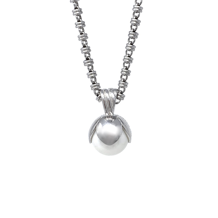 Magnolia Pendant in Silver with Mother of Pearl