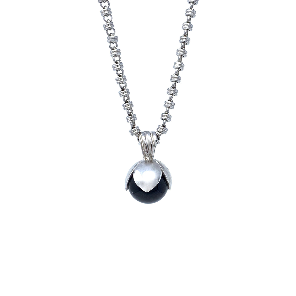 Magnolia Pendant in Silver with Onyx