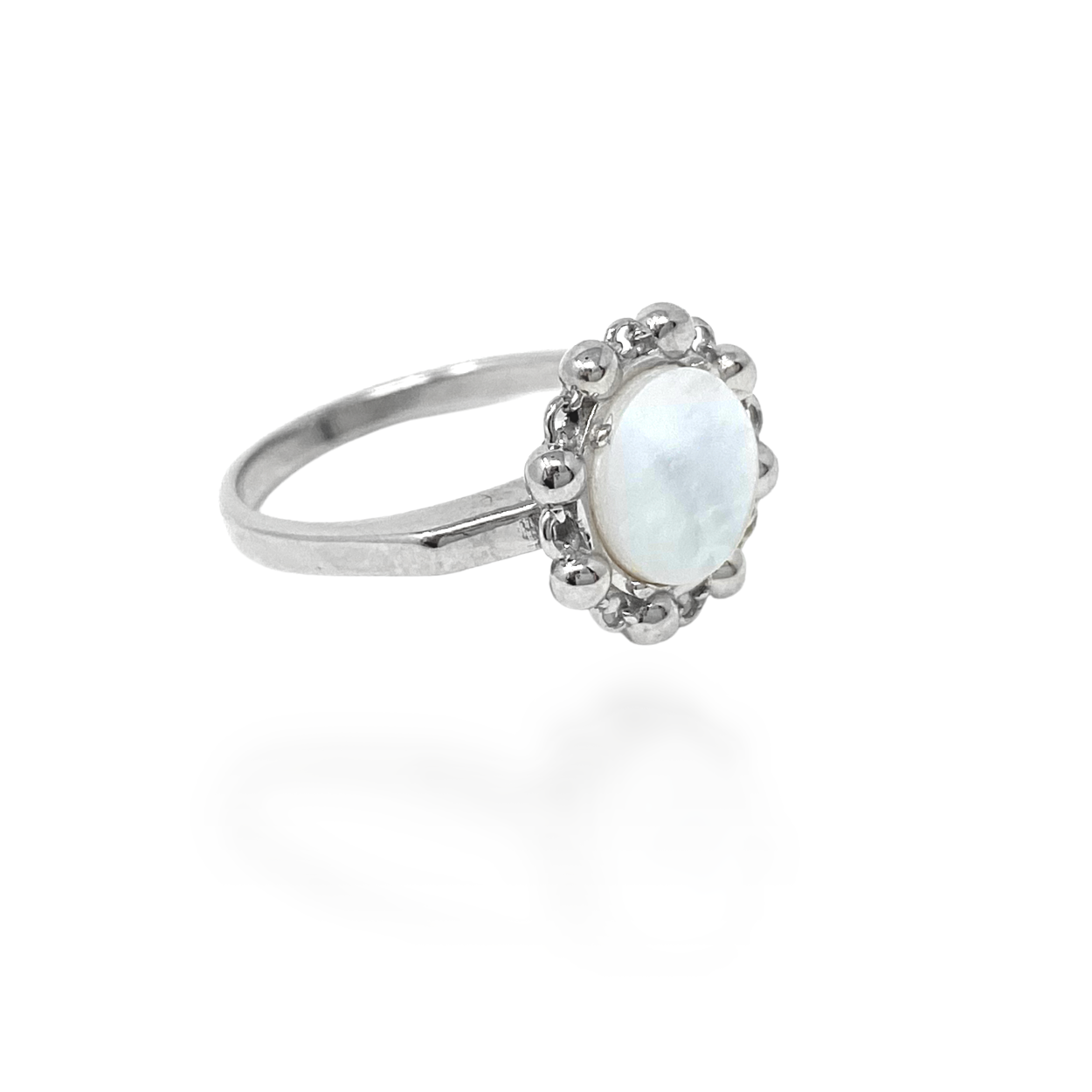 Petite Piazza Ring in Silver with Mother of Pearl