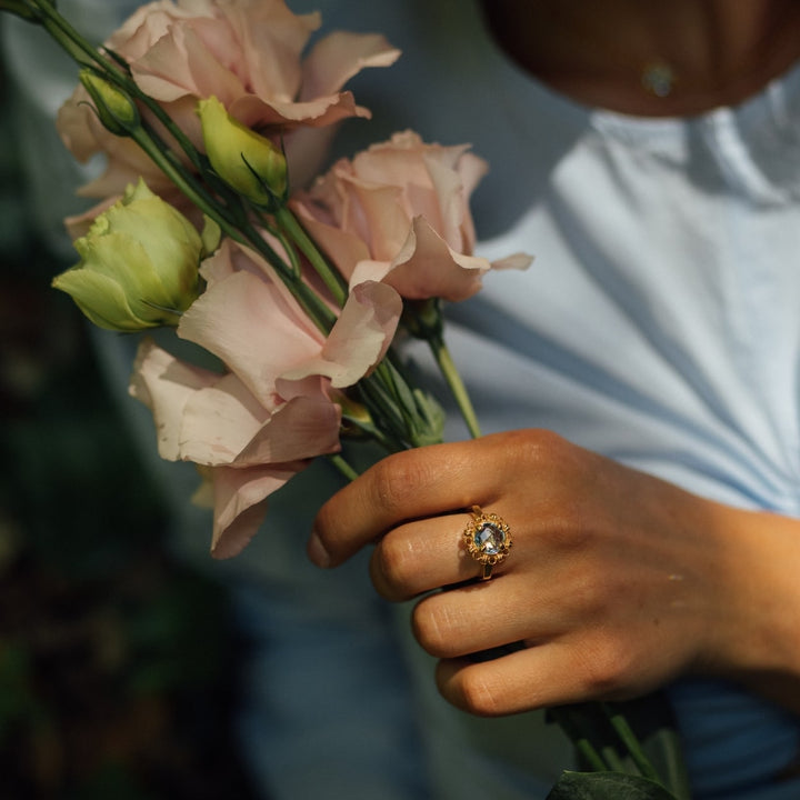 Mini Filary Ring in Gold with Blue Topaz