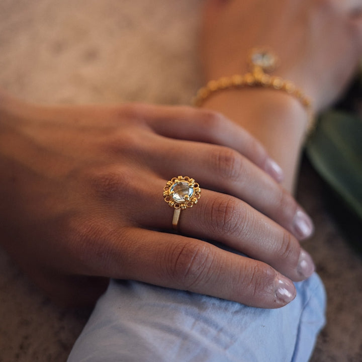 Mini Filary Ring in Gold with Blue Topaz