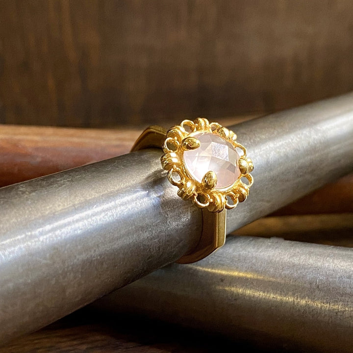 Mini Filary Ring in Gold with Rose Quartz