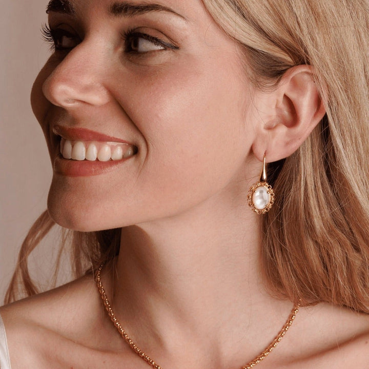 Aperitivo Earrings in Gold with Mother of Pearl