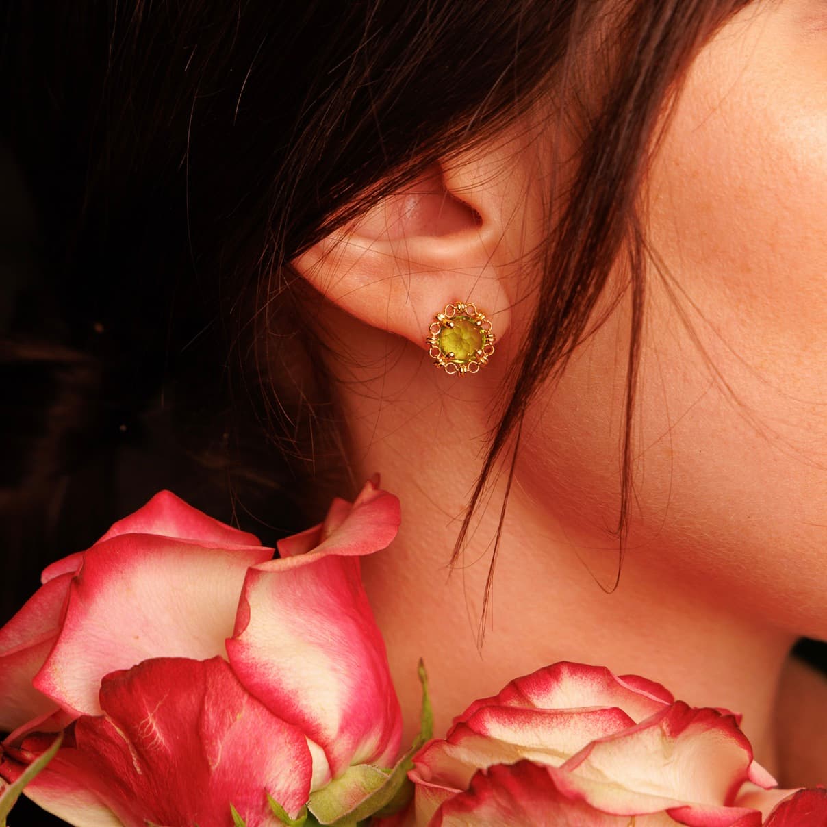 Vivaldi Spring Stud Earrings in Gold with Peridot