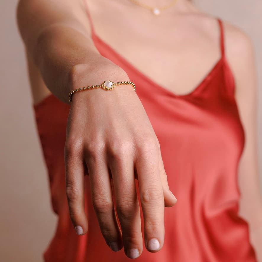 Petite Piazza Bracelet in Gold with Mother of Pearl