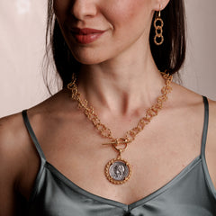 Signorelli Toggle Necklace in Gold