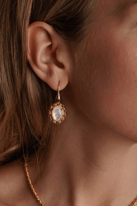 Aperitivo Earrings in Gold with Mother of Pearl