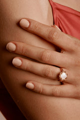 Petite Piazza Ring in Gold with Mother of Pearl