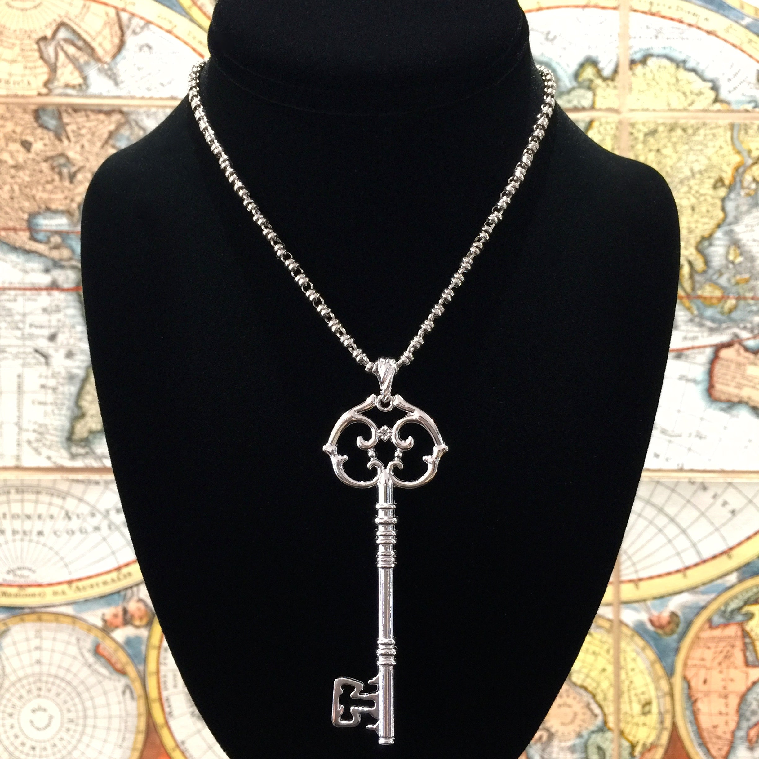 Grande Key Pendant in Silver